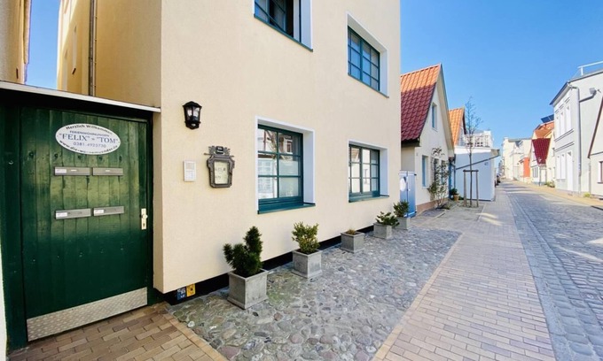 Warnemuende Appartement | Capitaenshaus Froehlich, Tom