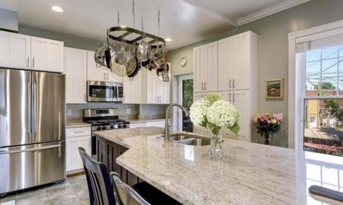 Stanton Park Maison | Capitol Hill Two-Story home walk to the US Capitol 1.5 miles to White House