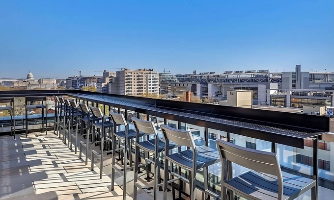 Buzzard Point Hôtel | Capitol Riverfront District! 2 Comfortable Units, On-Site Bar, Rooftop Lounge