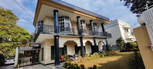 F-7 Sector Maison | Capri Executive