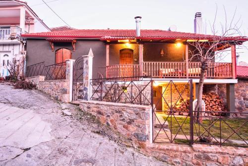 Archaia Feneos Chalet De Ski | Capris Rustic Ηouse with Mountain View
