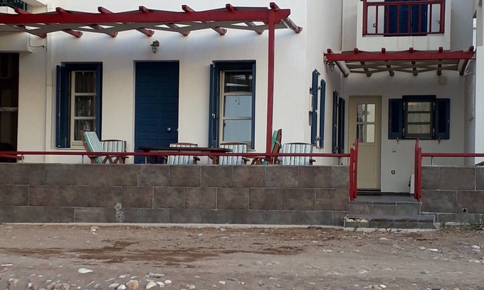 Psathi Maison | CAPITAINE-MAISON SUR LA VAGUE --- CAPITAINE-MAISON ΠΑΝΩ ΣΤΟ ΚΥΜΑ
