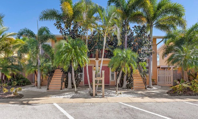 Dunedin Copropriété | Captain's Quarters - Capt. Morgan Unit - BATEAU GRATUIT avec location!