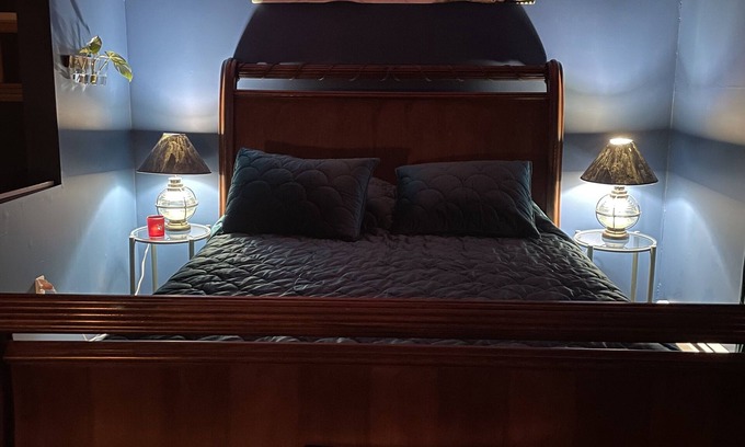 West Creek Lit Et Petit-Déjeuner | Captain's Quarters Private Studio w full bath West Creek LBI Tuckerton