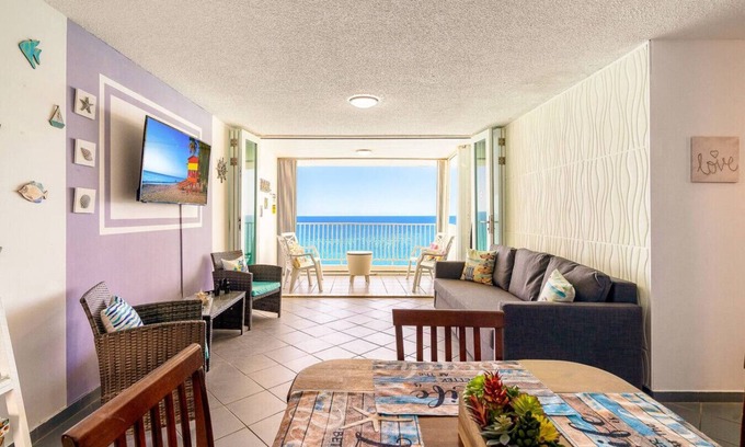 La Pared Appartement | Captain’s Beachfront Pool and Parking