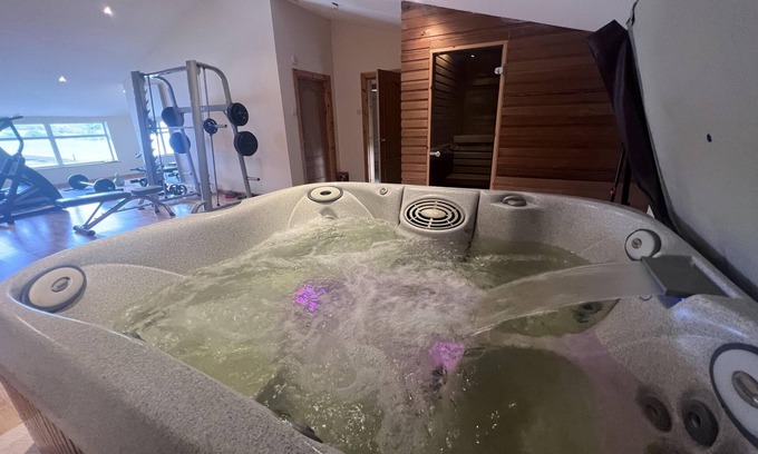 Motherwell Appartement | Captivating 2 Bed Apartment in Newhouse