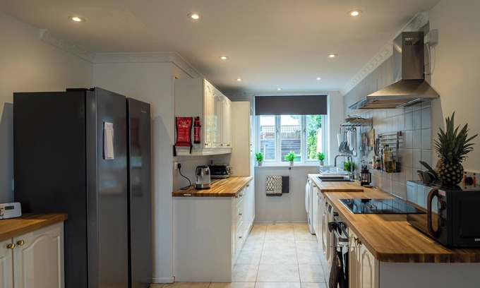 Cathedrals Maison | Captivating 3-bed House in London