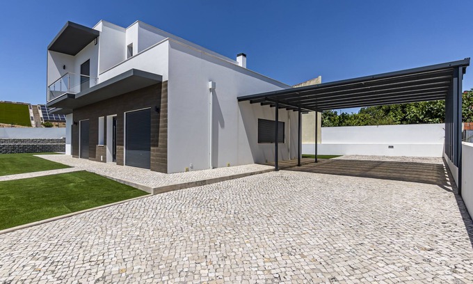 Cadaval Maison | Captivating 4-Bed House in Cadaval district-Lisbon