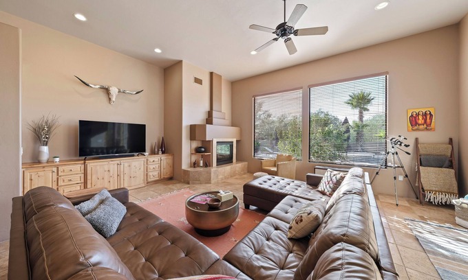 Tanque Verde Maison | 20% OFF! Captivating 4-bedroom house w/sparkling pool, spa and views!