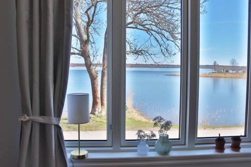 Osthammar Appartement | Captivating Harbor View Suite