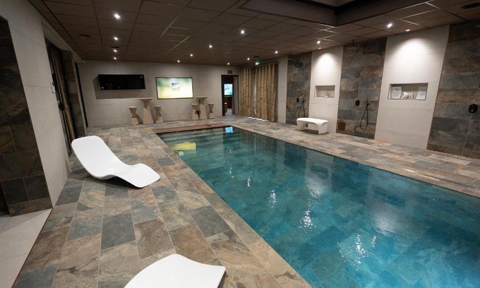 Saint-Etienne Lit Et Petit-Déjeuner | CARACALLA PRIVE - Chambres d'hôtes avec Piscine, Jaccuzi et Hammam privatifs