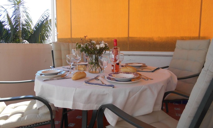 Chipiona Appartement | Appartement Caracola. Climatisation, Wifi, Terrasse, Garage. Plage à 300 mètres