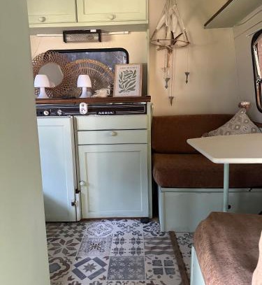 Saint-Meard-de-Gurcon Autre | Caravane vintage à la ferme
