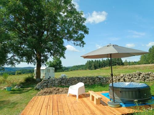 Sauvessanges Autre | Caravane Vintage insolite avec jacuzzi au calme