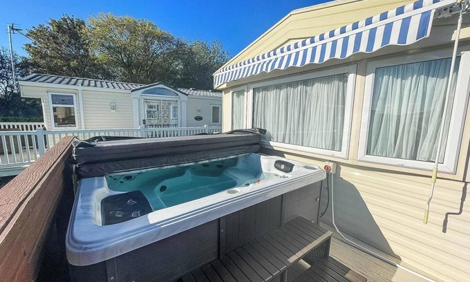 Skegness Cabine | CaravanSleeps4-HotTub-Coastal-Parking-QuietRetreat