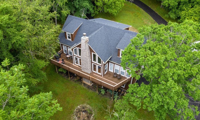 Kedron Maison | Cardinal's Nest - Secluded 9+ Acres, 3,000+ sq. ft., firepit in Columbia, TN