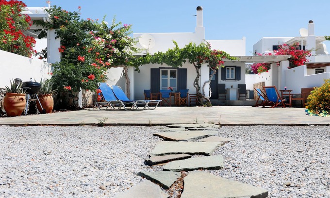 Kastraki Maison | Care Naxos Family home with 3 bedrooms approximately 60m from Kastraki beach