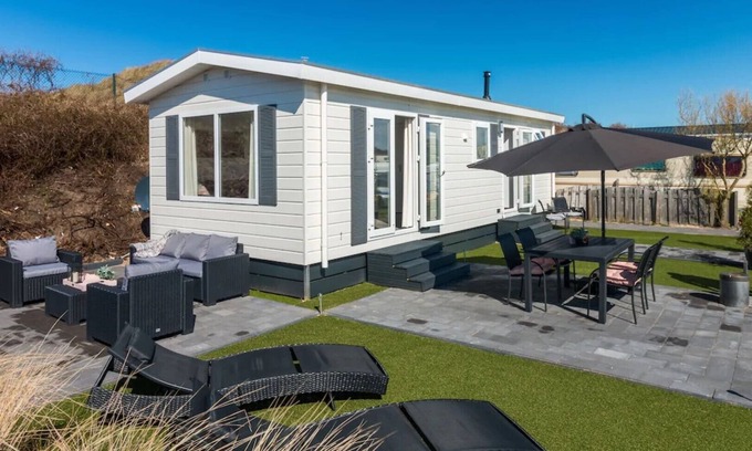 IJmuiden Chalet De Ski | Carlene Chalet