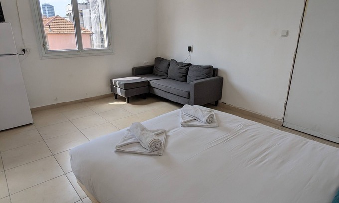 Tel Aviv City Center Appartement | Carmel Market Designed Sunny Apartment