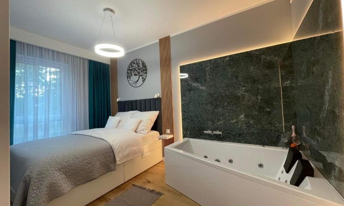 Nowy Dwor Mazowiecki Appartement | Caroline Jacuzzi Apartments