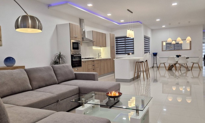 Qrendi Appartement | Carousel - Modern Spacious Apartment