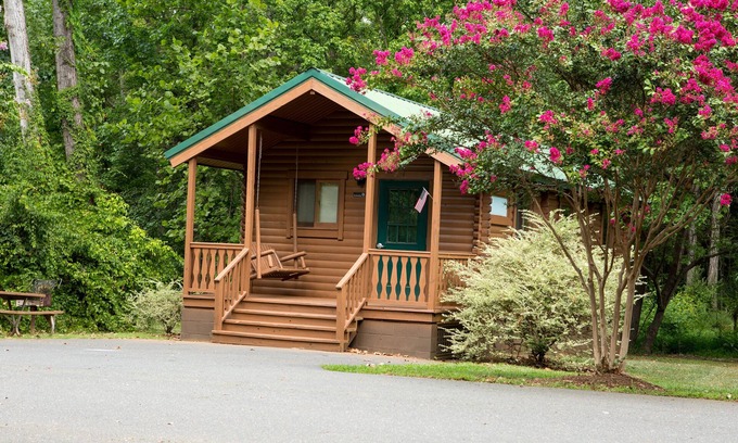 Charlotte Cabine | Carowinds Camp Wilderness