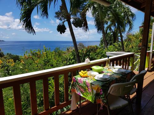 Castara Appartement | CARPE DIEM VILLA "Studio Apartment" Caribbean Sea views even from the Beds