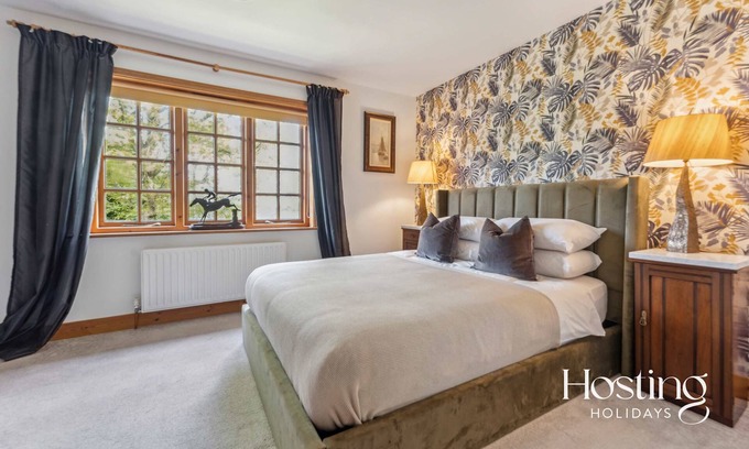 Maidensgrove Maison | Carpenter's Cottage - Tranquil Countryside Escape