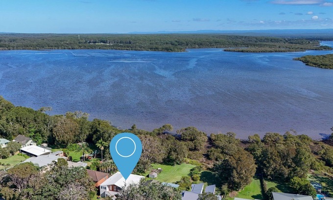Culburra Beach Maison | Carramar - Fireplace - Absolute Waterfront