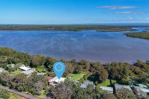 Culburra Beach Maison | Carramar - Fireplace - Absolute Waterfront