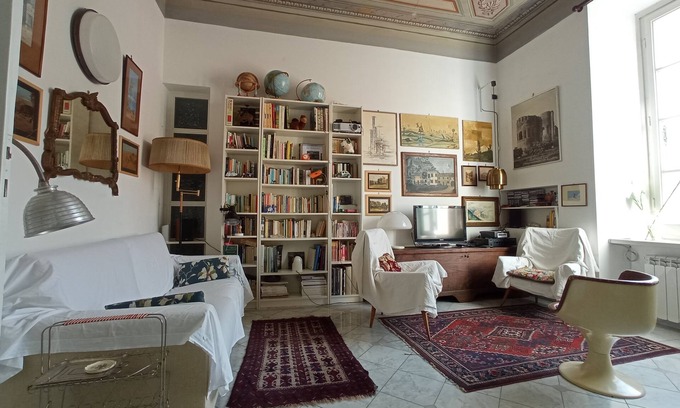 Carrara Appartement | Appartement au centre de Carrare, académie et carrières