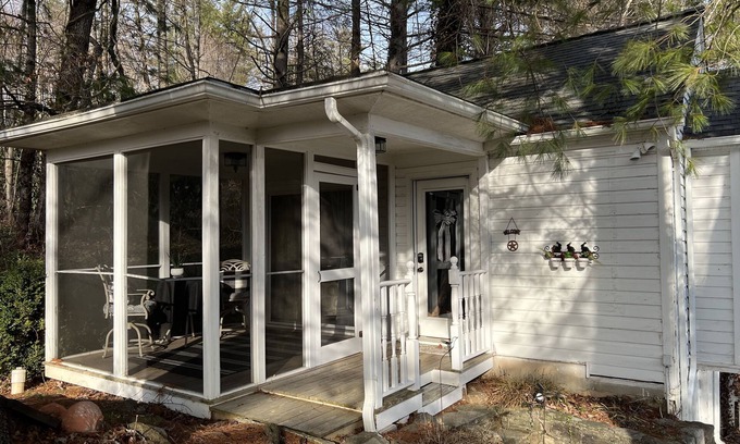 Spruce Pine Appartement | Carriage House~Spruce Pine