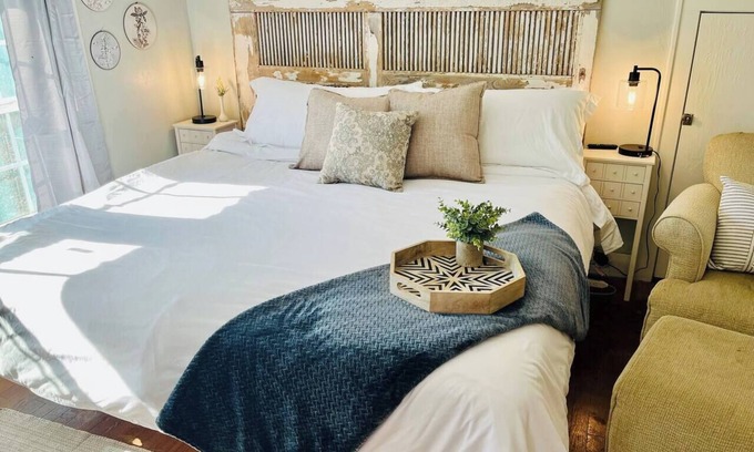 Ada Appartement | Carriage House studio min to ECU