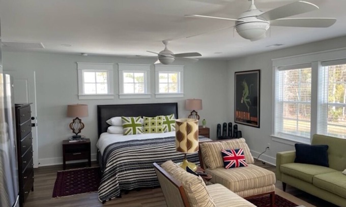 Mount Pleasant Maison | Carriage House with View