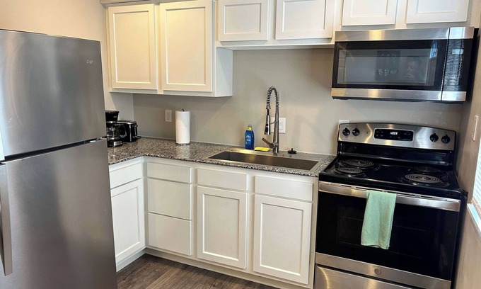 Norwood Appartement | Carter #1, Two bedroom unit near Xavier, Downtown