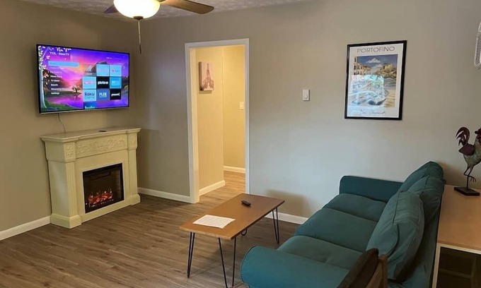 Norwood Appartement | Carter #6, Two Bedroom Apartment near Xavier