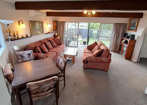 Blenheim Maison | Carter's Cottage - Blenheim Holiday Home