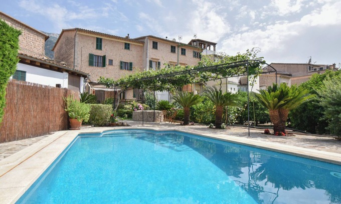 Soller Maison | Typical Majorcan townhouse with large garden and pool, very close to the square