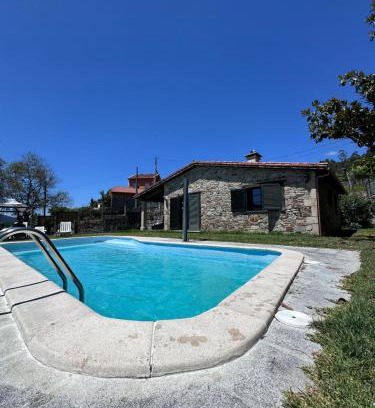 Mondariz Maison | Casa 2 habitaciones con piscina y cenador al aire libre