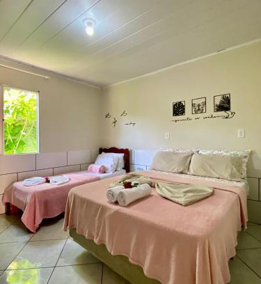 Vila Nova Maison | Casa acolhedora ideal para famílias, com Wi-Fi rápido, cozinha exclusiva e equipada, varanda com churrasqueira - A apenas 1 km da praia do bairro e 5 km da charmosa Praia da Vila