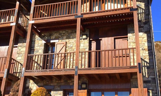 Isovol Appartement | Casa adosada con piscina en Isòvol