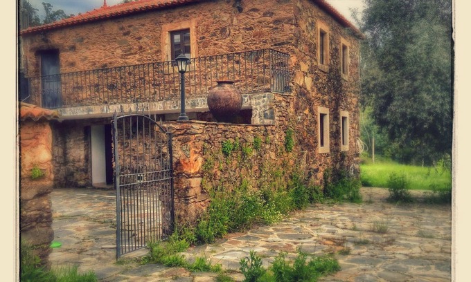 Pedrogao Grande Maison | casa-ahs.pt Restored schist house on the river beach of Mega Fundeira.