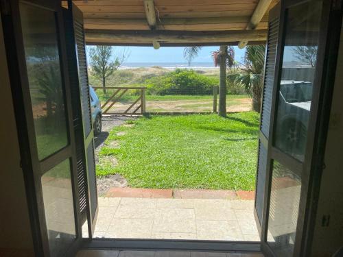 Arroio do Sal Maison | Casa Amarela a Beira Mar entre Arroio do Sal e Torres