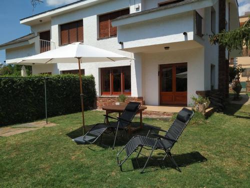 Prades Maison | Casa amb jardí i llar de foc