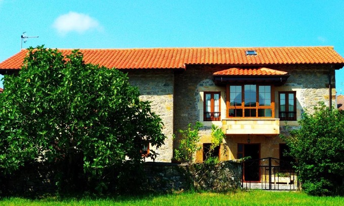 Ajo Maison | CASA AMPLIA CON JARDÍN Y APARCAMIENTO G-100147