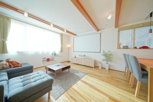 Kita Ward Appartement | Casa Antonio B 木の温もり 駅近&空港バス 駐車場付