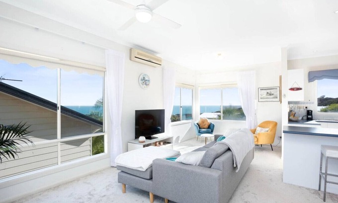 O'sullivan Beach Maison | Casa Azul: Beachfront Bliss for Group Adventures