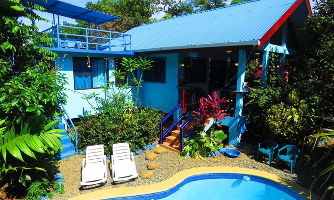 Pavones Maison | CASA AZUL & POOL - Oasis tropicale luxuriante - WiFi / AC / Vélos / Planches - Emplacement parfait