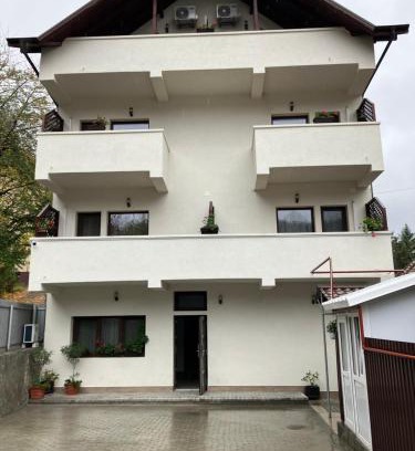 Caciulata Maison | Casa BABI
