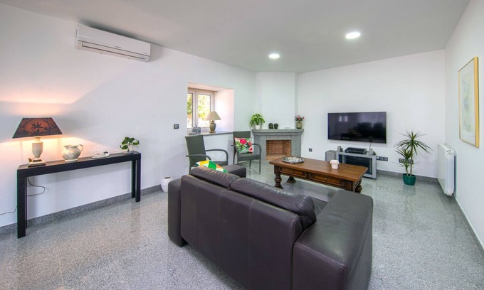 Vila Nova de Poiares Maison | Casa Bem Estar - Moradia T3 Privada com Piscina,terraço num Local Sossegado